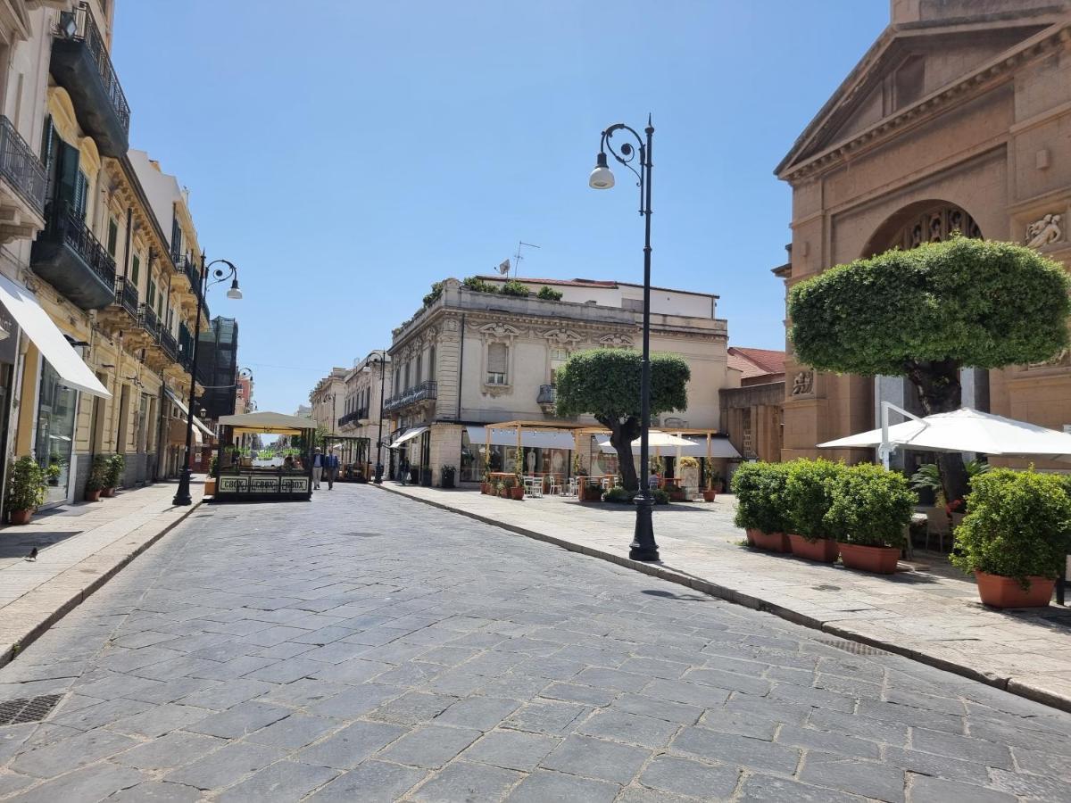 Loft Magna Grecia Reggio Calabria Centro Storico A 3 Minuti A Piedi Dal Mare 아파트 외부 사진