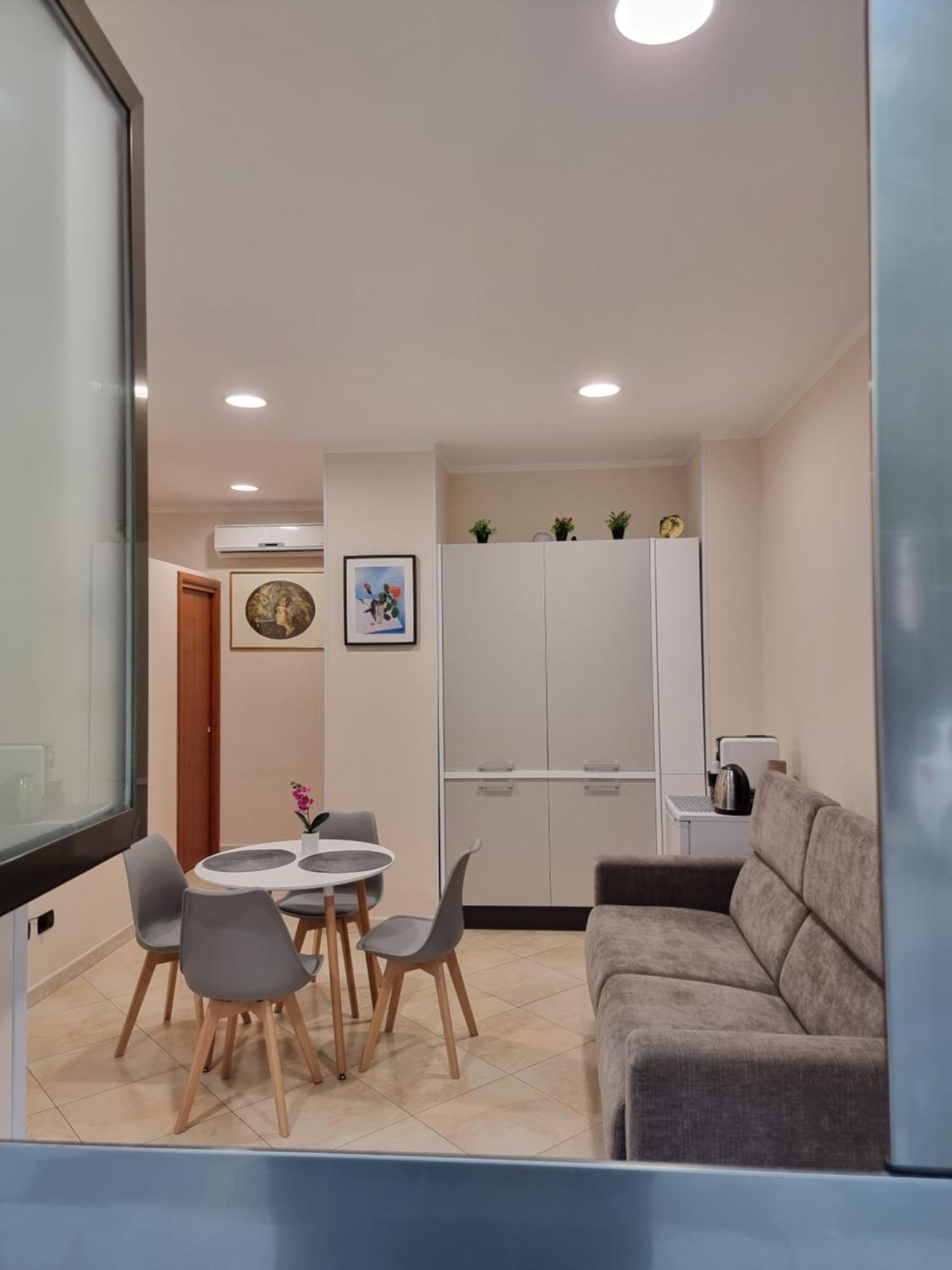 Loft Magna Grecia Reggio Calabria Centro Storico A 3 Minuti A Piedi Dal Mare 아파트 외부 사진