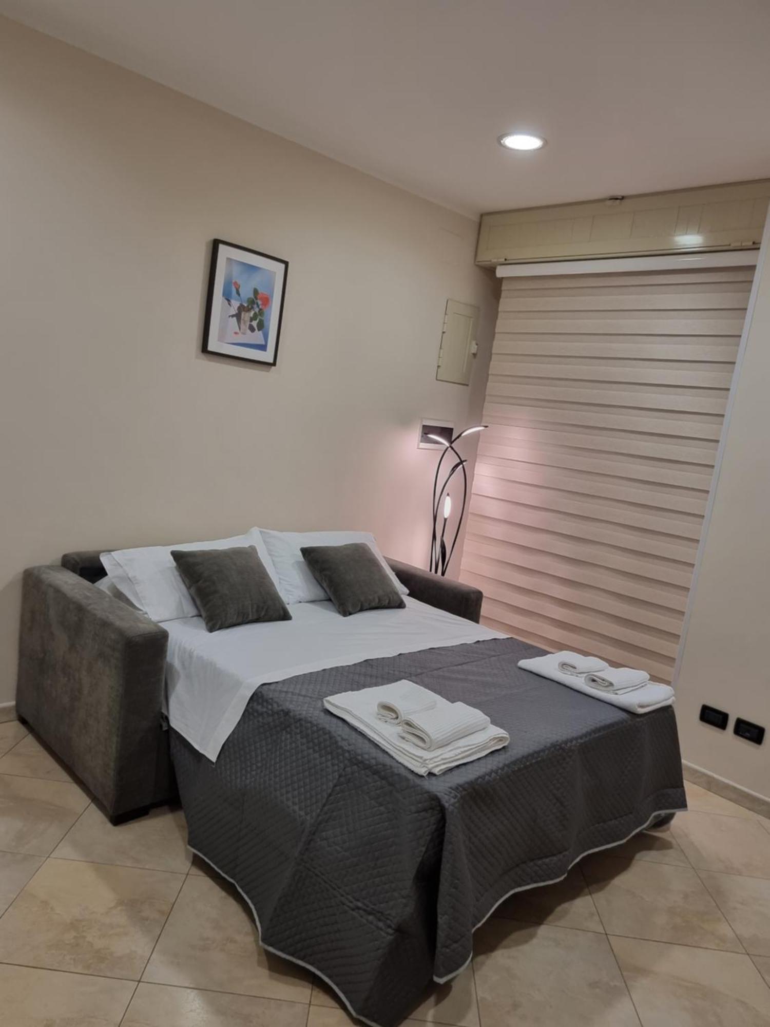 Loft Magna Grecia Reggio Calabria Centro Storico A 3 Minuti A Piedi Dal Mare 아파트 외부 사진